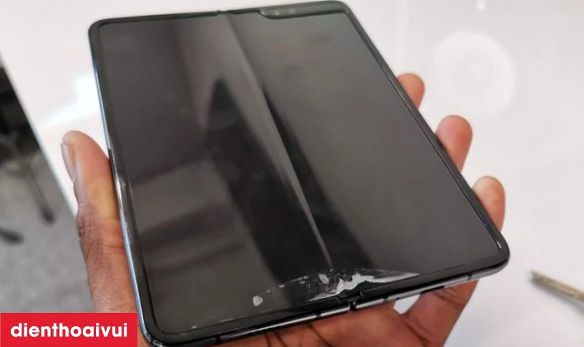 Màn hình Samsung Z Fold 2 bị vỡ hoặc nứt