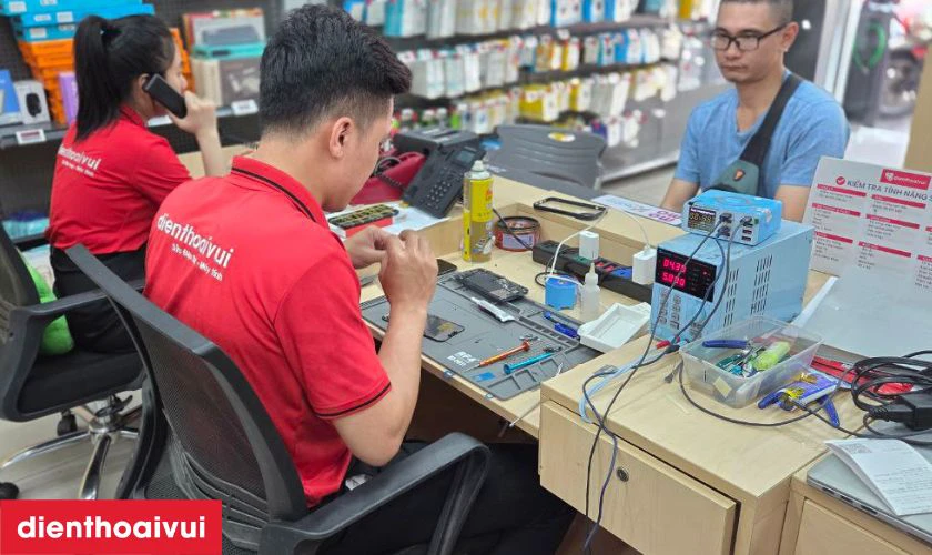 Quy trình thay màn hình Vivo iQOO U5 chính hãng GENA loại Pro lấy liền