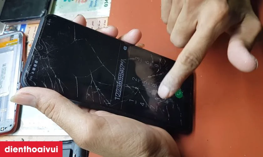 Rơi vỡ làm hư hỏng màn hình Vivo S1 Pro cần được thay mới
