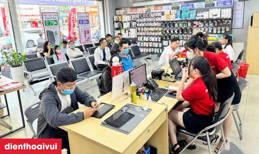 Dịch vụ thay màn hình điện thoại lấy liền nhiều ưu đãi tại Điện Thoại Vui