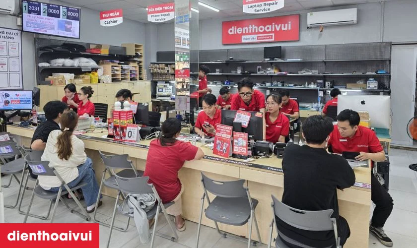 Quy trình thay màn hình nhanh chóng, minh bạch tại Điện Thoại Vui