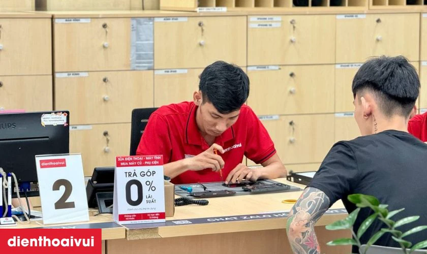 Quy trình thay màn hình Vivo V12 chuyên nghiệp, minh bạch tại Điện Thoại Vui