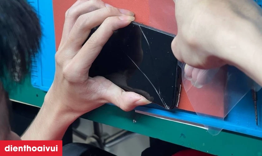 Quy trình thay màn hình Vivo V17 Neo chuyên nghiệp lấy liền tại Điện Thoại Vui