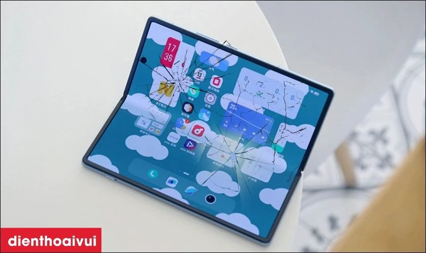 Màn hình điện thoại Vivo X Fold bị vỡ, nứt