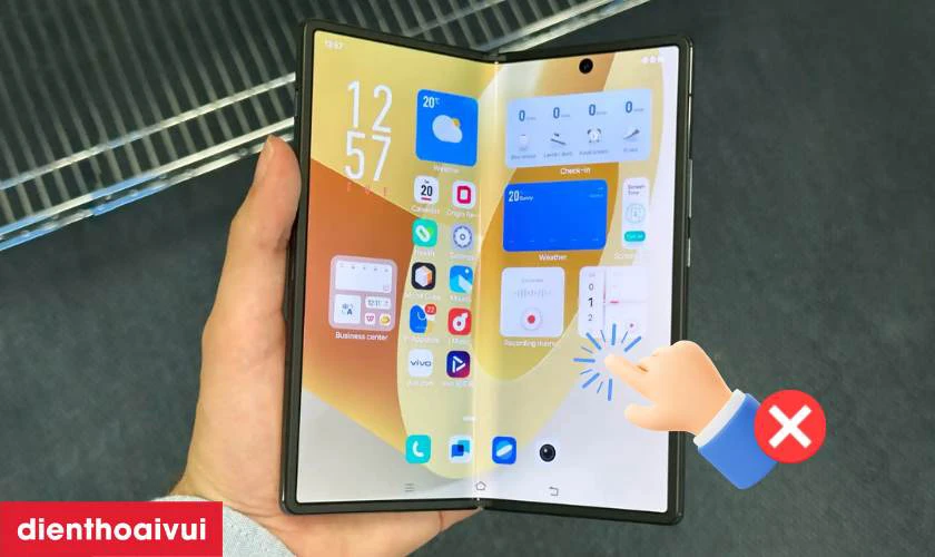 Màn hình Vivo X Fold Plus nhấp nháy, loạn cảm ứng
