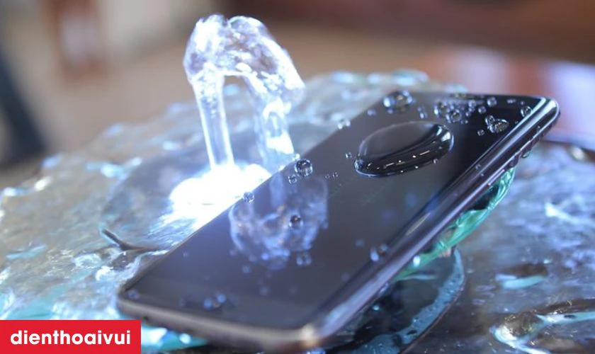 Màn hình điện thoại Vivo Y11s rơi trong nước quá lâu
