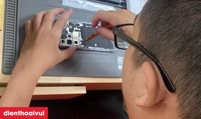 Quy trình thay màn hình Vivo Y20S chính hãng GENA loại Pro minh bạch