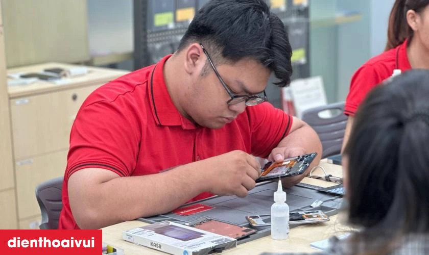 Quy trình thay màn hình Vivo Y35 Plus chuyên nghiệp lấy liền tại Điện Thoại Vui