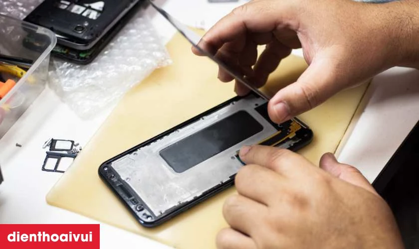 Màn hình bị nứt vỡ, nhiều vết xước