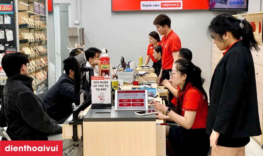 Quy trình thay màn hình Xiaomi Poco C40 chuyên nghiệp lấy liền tại Điện Thoại Vui