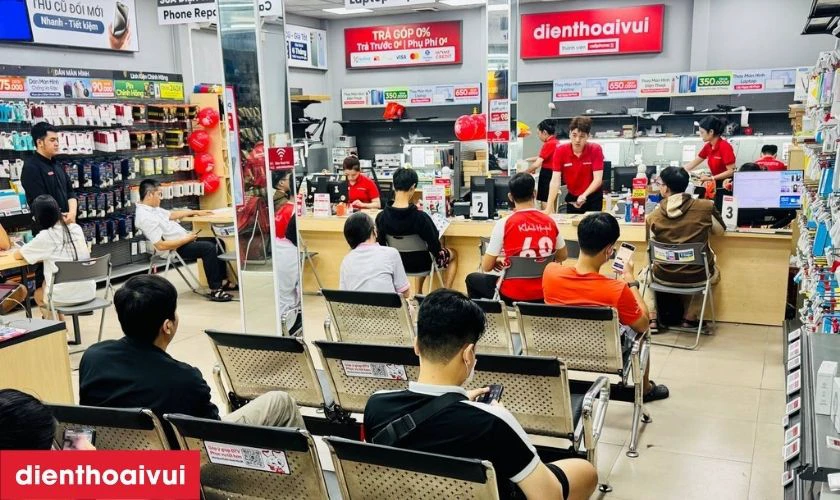 Vì sao bạn nên thay màn hình Xiaomi Poco F3 chính hãng GENA loại Pro tại Điện Thoại Vui?