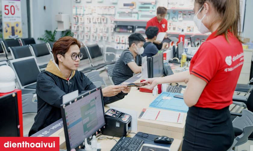 Vì sao bạn nên thay màn hình Xiaomi Poco F4 chính hãng GENA loại Pro tại Điện Thoại Vui