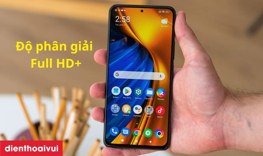 Xiaomi Poco F4 GT được trang bị màn hình AMOLED 6.67 inch với độ phân giải Full HD+