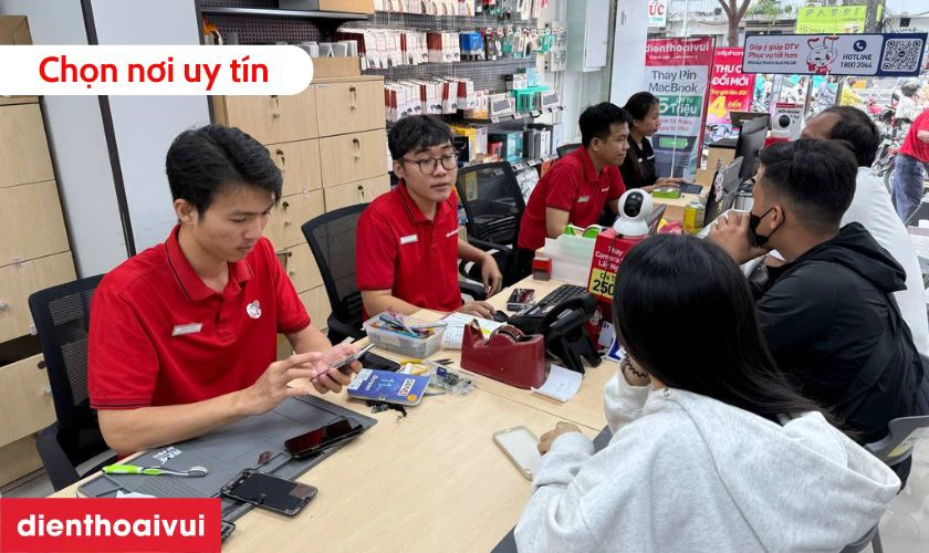 Chọn cửa hàng uy tín, có tiếng để thay màn hình
