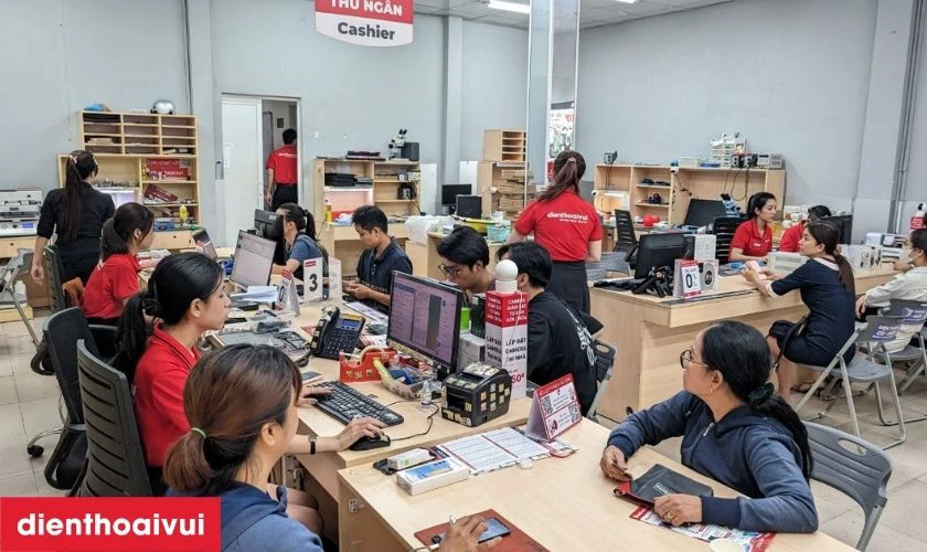 Linh kiện GENA loại A+, b&aacute;o gi&aacute; minh bạch trước khi sửa