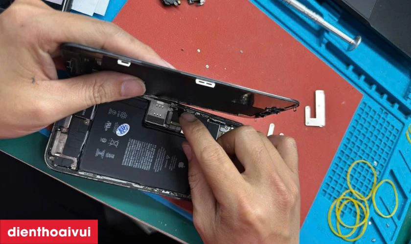 Quy trình thay màn hình Xiaomi Redmi Note 11 nguyên khung chính hãng GENA loại A+