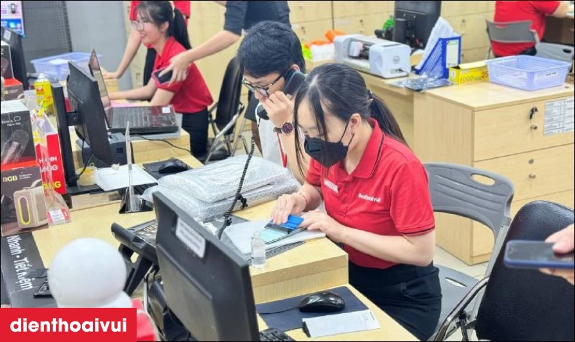 Thay màn hình chính hãng giá tốt đến ngay Điện Thoại Vui