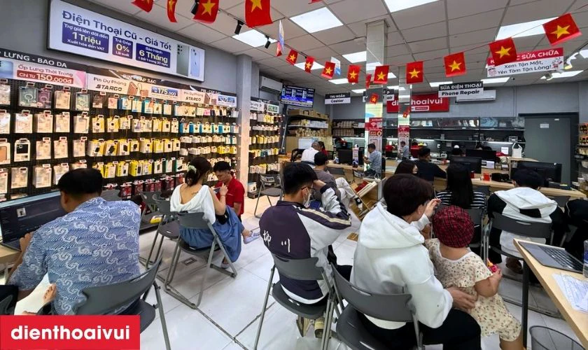 Thay n&uacute;t xoay Digital Crown Apple Watch Series SE 40mm loại Pro uy t&iacute;n tại Điện Thoại Vui