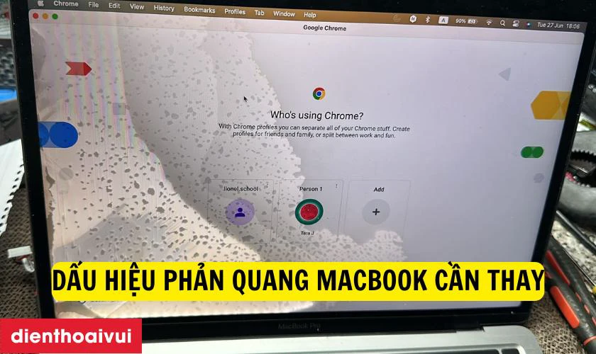 Dấu hiệu phản quang MacBook cần thay