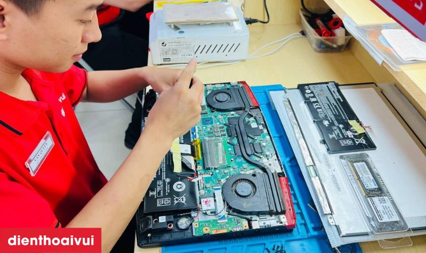 Tiếp nhận máy tính Dell Inspiron gặp vấn đề về pin