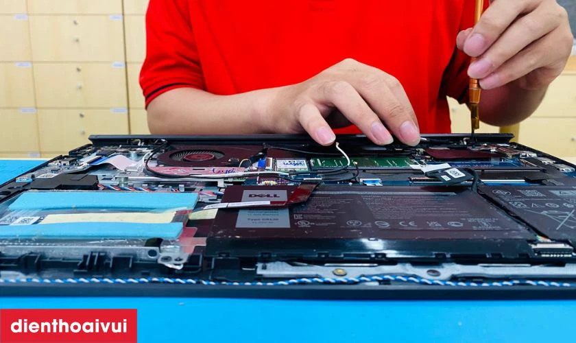 Quy trình thay pin laptop Dell Inspiron 15 7566 ở Điện Thoại Vui
