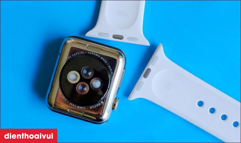 Pin Apple Watch Series SE 44mm hư hỏng do nhiều nguyên nhân