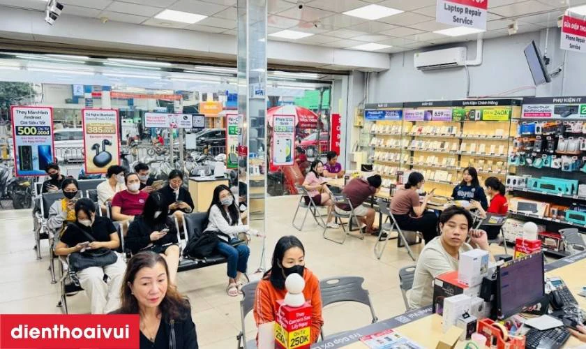 Hệ thống cửa hàng phủ rộng, dễ dàng tìm thấy tại TPHCM và Hà Nội