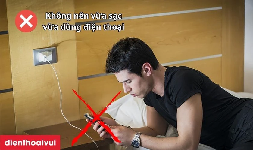 Hạn chế vừa sạc vừa d&ugrave;ng