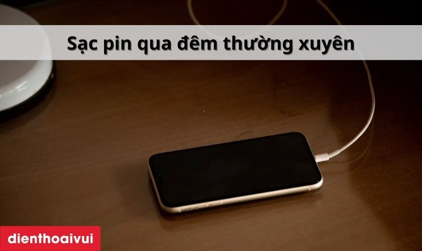 Thói quen sạc qua dêm làm pin bị chai