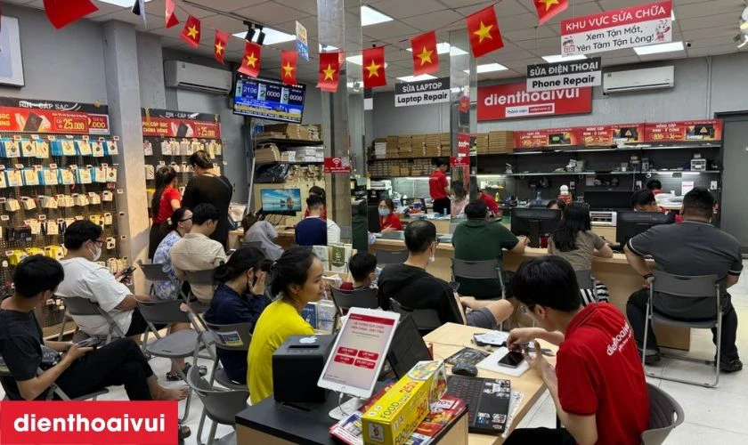 Thay pin Huawei P30 Pro uy t&iacute;n tại Điện Thoại Vui