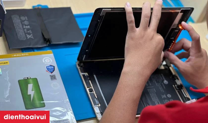 Quy tr&igrave;nh thay pin iPad Air 3 ch&iacute;nh h&atilde;ng Pisen