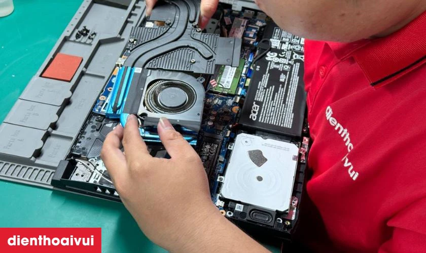 Quy trình thay pin iPad Pro 9.7 2017 chính hãng Vmas chuyên nghiệp lấy liền tại Điện Thoại Vui