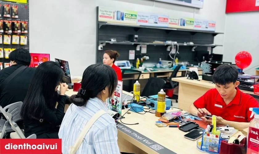 Đặt lịch hoặc đến trực tiếp cửa hàng