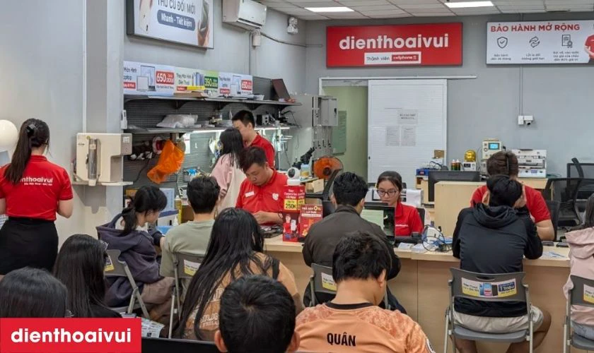 Quy trình thay pin điện thoại iPhone chuyên nghiệp tại Điện Thoại Vui
