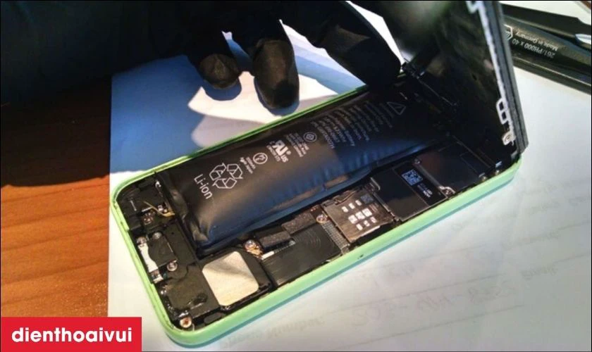 Pin iPhone 11 Pro Max bị phồng là dấu hiệu cần thay pin mới
