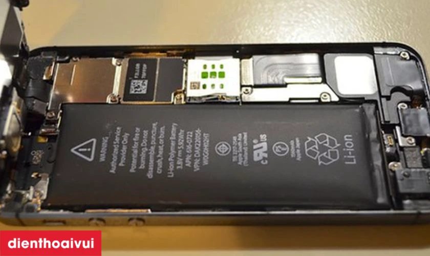Thay pin iPhone 11 Pro Max dung lượng cao chính hãng Deji khi bị chai, phồng vỏ