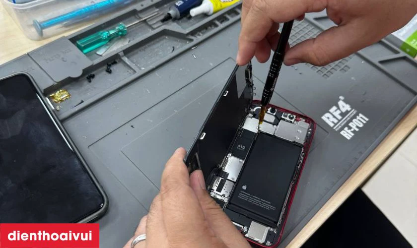 Quy trình tiếp nhận dịch vụ thay pin iPhone 12 Pro Max tại Điện Thoại Vui