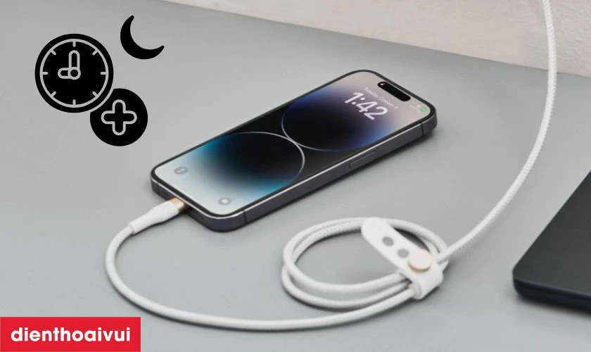 Sạc pin iPhone 14 Pro Max qua đêm liên tục trong thời gian dài