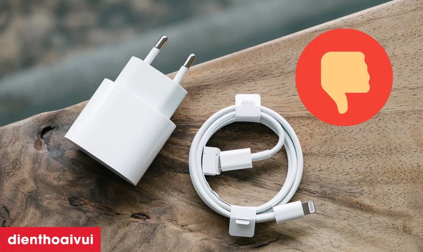 Sử dụng các loại sạc iPhone kém chất lượng, không chính hãng