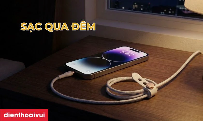 Th&oacute;i quen sạc pin sai c&aacute;ch l&agrave;m pin nhanh chai, phồng