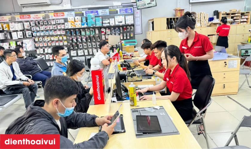 Dịch vụ thay pin iPhone 16 ch&iacute;nh h&atilde;ng GENA lấy liền tại Điện Thoại Vui