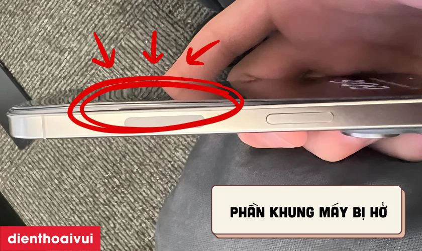Phần lưng máy cộm lên, khung máy bị hở hoặc phồng nhẹ