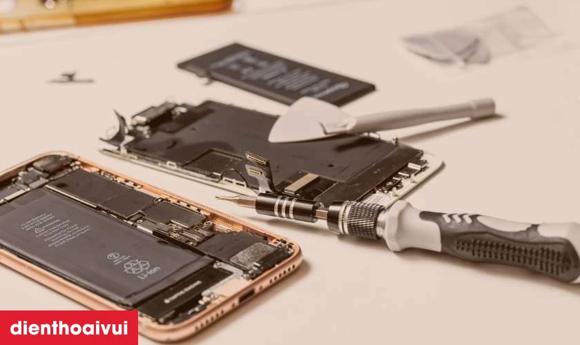 Quy trình thay pin iPhone 16 Pro Max chuyên nghiệp lấy liền tại Điện Thoại Vui