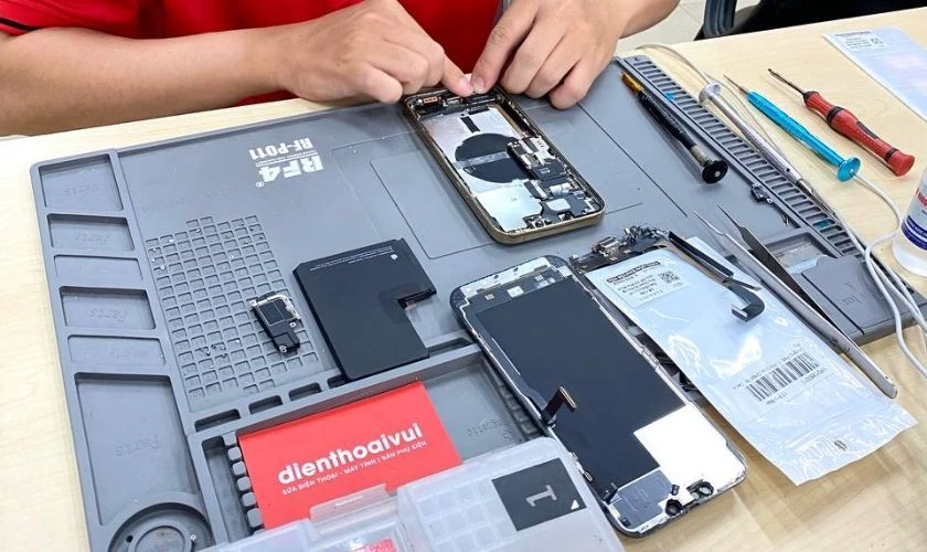Quy trình thay pin iPhone quận 10 tại Điện Thoại Vui