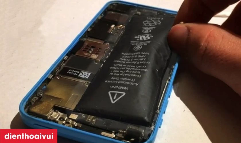 Khi nào cần thay pin iPhone SE?