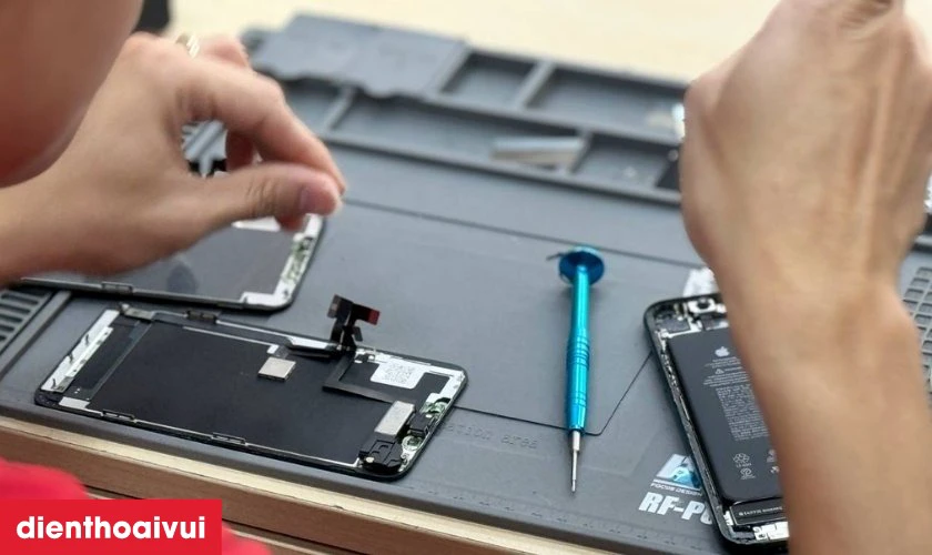Quy trình thay pin iPhone X tại Điện Thoại Vui