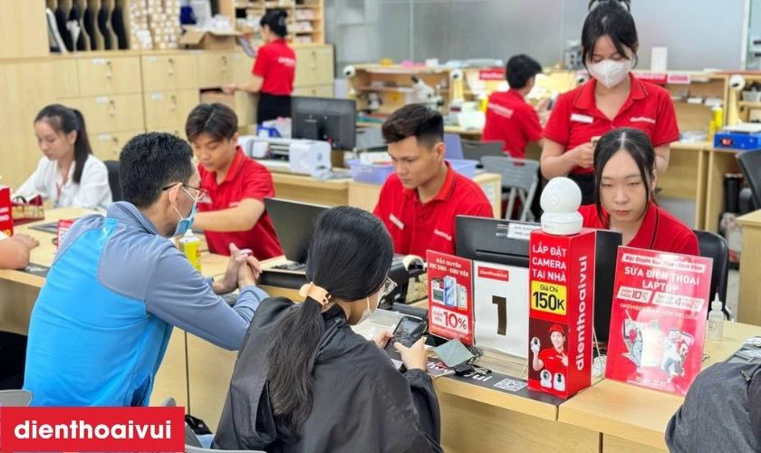 Quy trình thay pin iPhone XR dung lượng cao hãng Deji chuyên nghiệp lấy liền tại Điện Thoại Vui