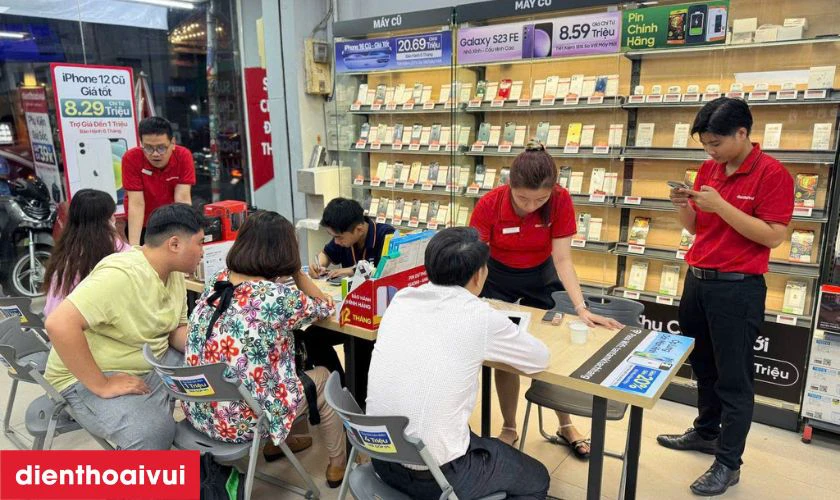 Quy trình thay pin iPhone XS chuyên nghiệp tại Điện Thoại Vui