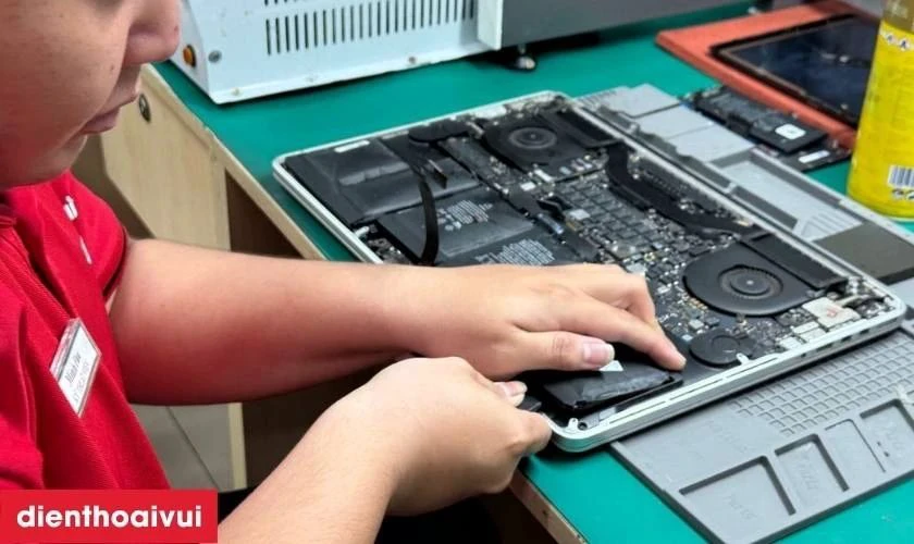 Quy trình thay pin laptop Asus X450 tại Điện Thoại Vui