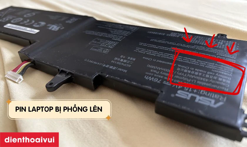 Pin laptop bị phồng lên có thể làm kênh vỏ máy, cong bàn phím